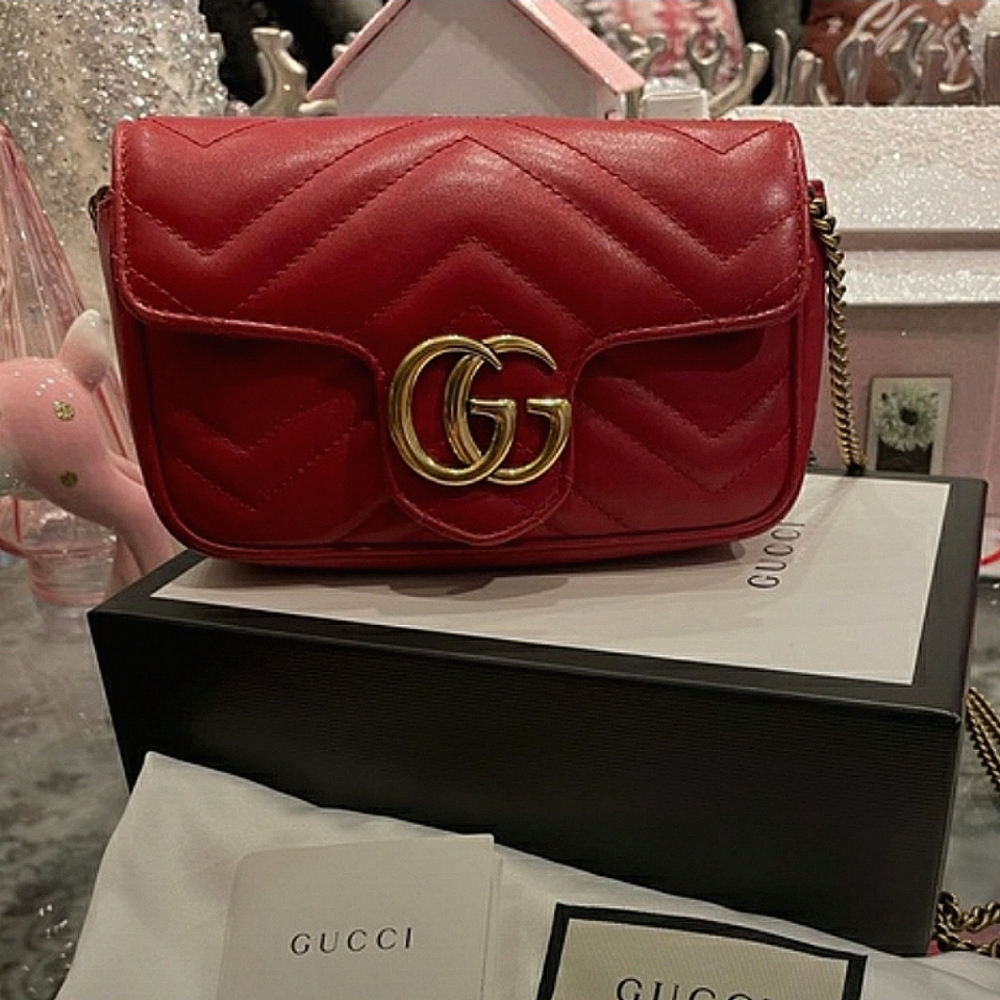 Gently used, 100% Auth. Great cond.Wih box & bag.